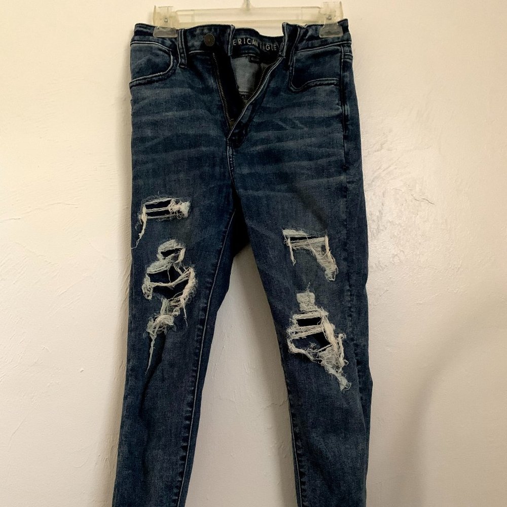 Super Hi-Rise American Eagle Distressed Jeggings; 6 Short; Like new